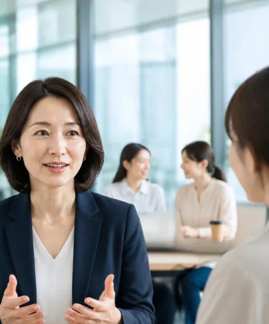研修で受講者に語りかける講師